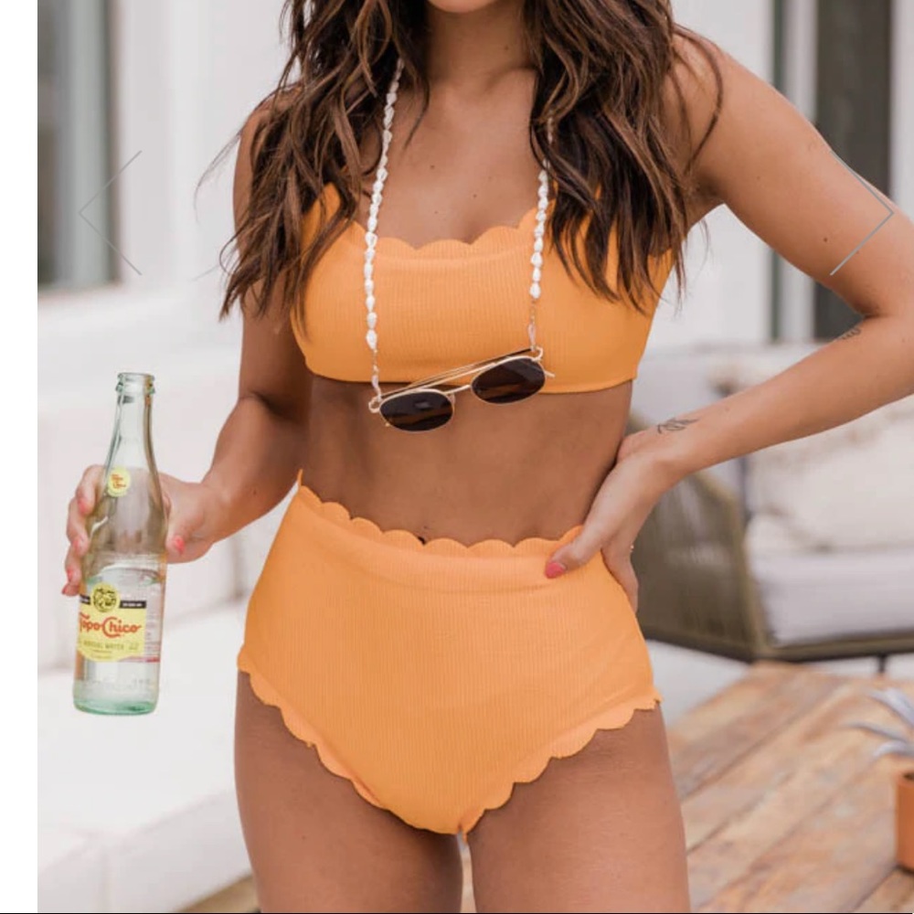 New! Never worn! PONDER THE OCEAN SCALLOPED RIBBED ORANGE SWIMSUIT.